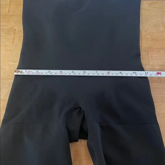 Assets by Spanx black one piece shapewear bodysuit with shorts women’s size 1X - Picture 9 of 13